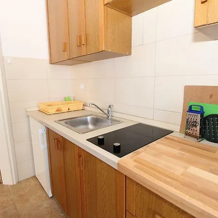 Mandre 6418c Apartment Pag Town